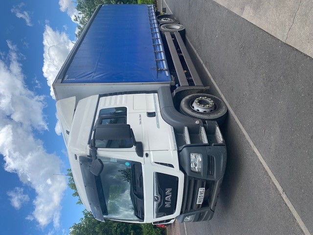 MAN curtainsider front angle