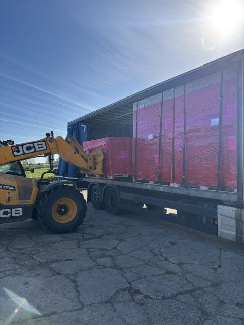 JCB loading curtainsider